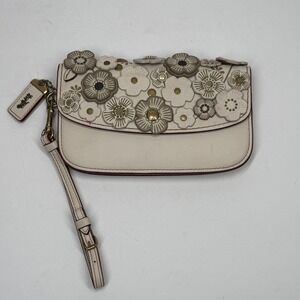 Coach Tea Rose Clutch Ivory Leather Floral Appliqué Gold Hardware Wristlet Bag
